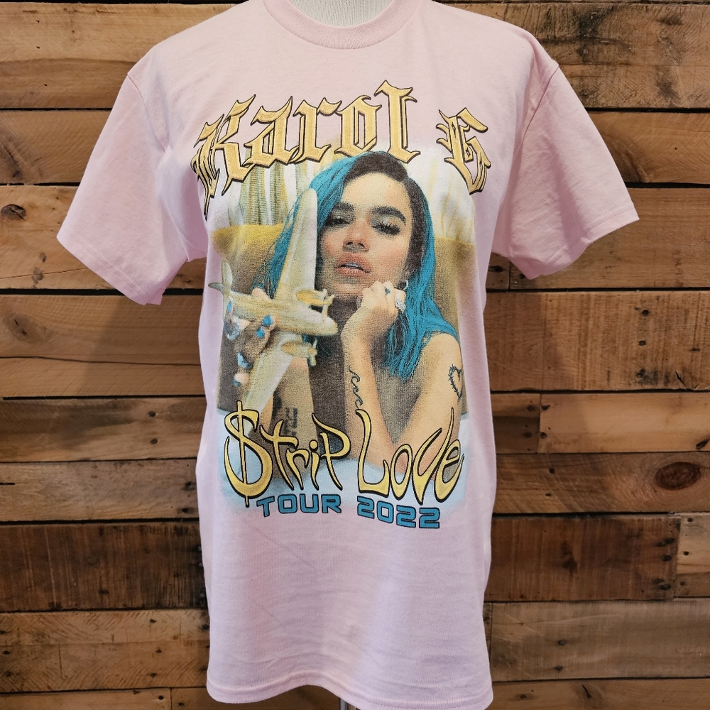 NWOT Karol G "Strip Love Tour 2022" t-shirt pink Size M